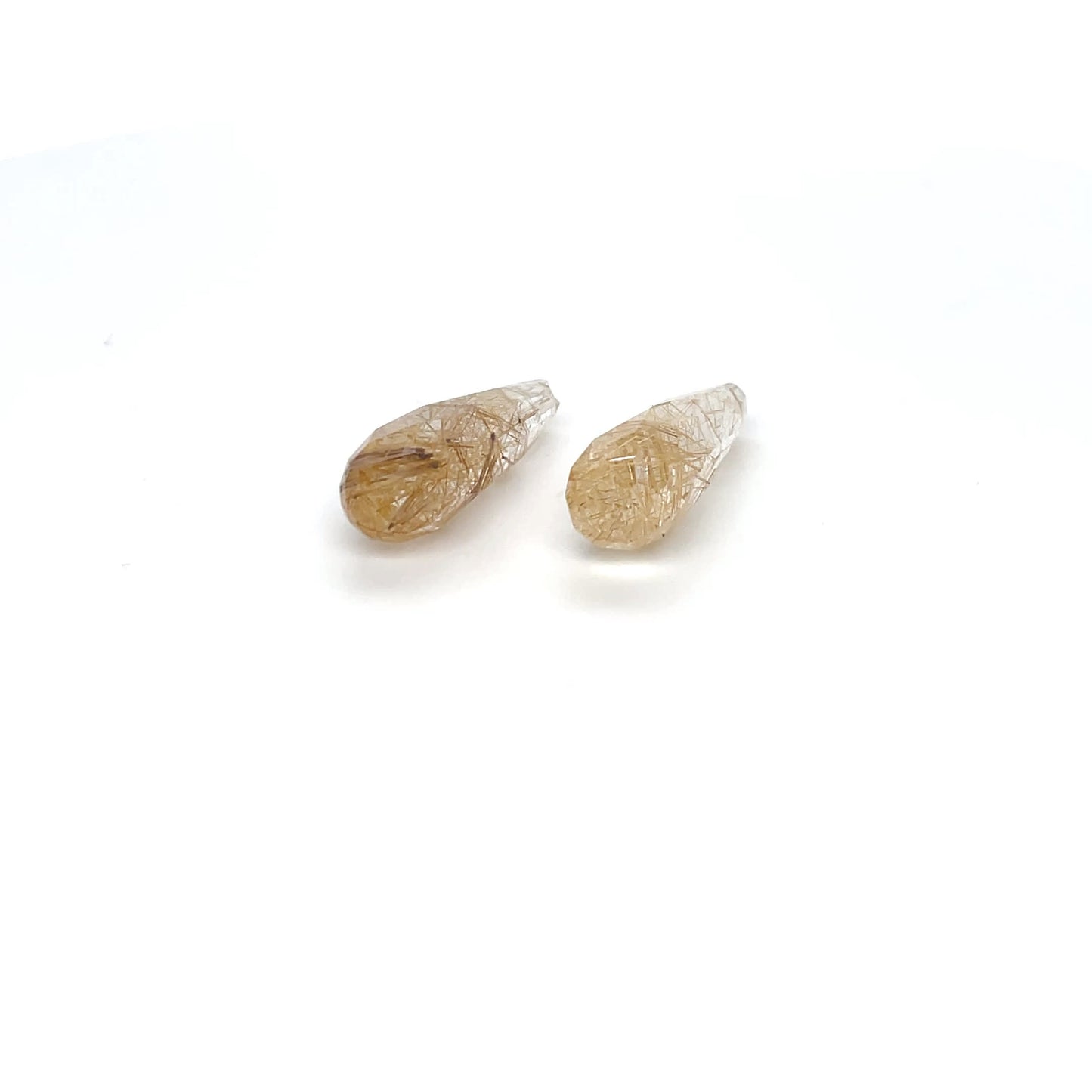 Rutilquarz 21x7.2x7.2 mm 13.86 ct