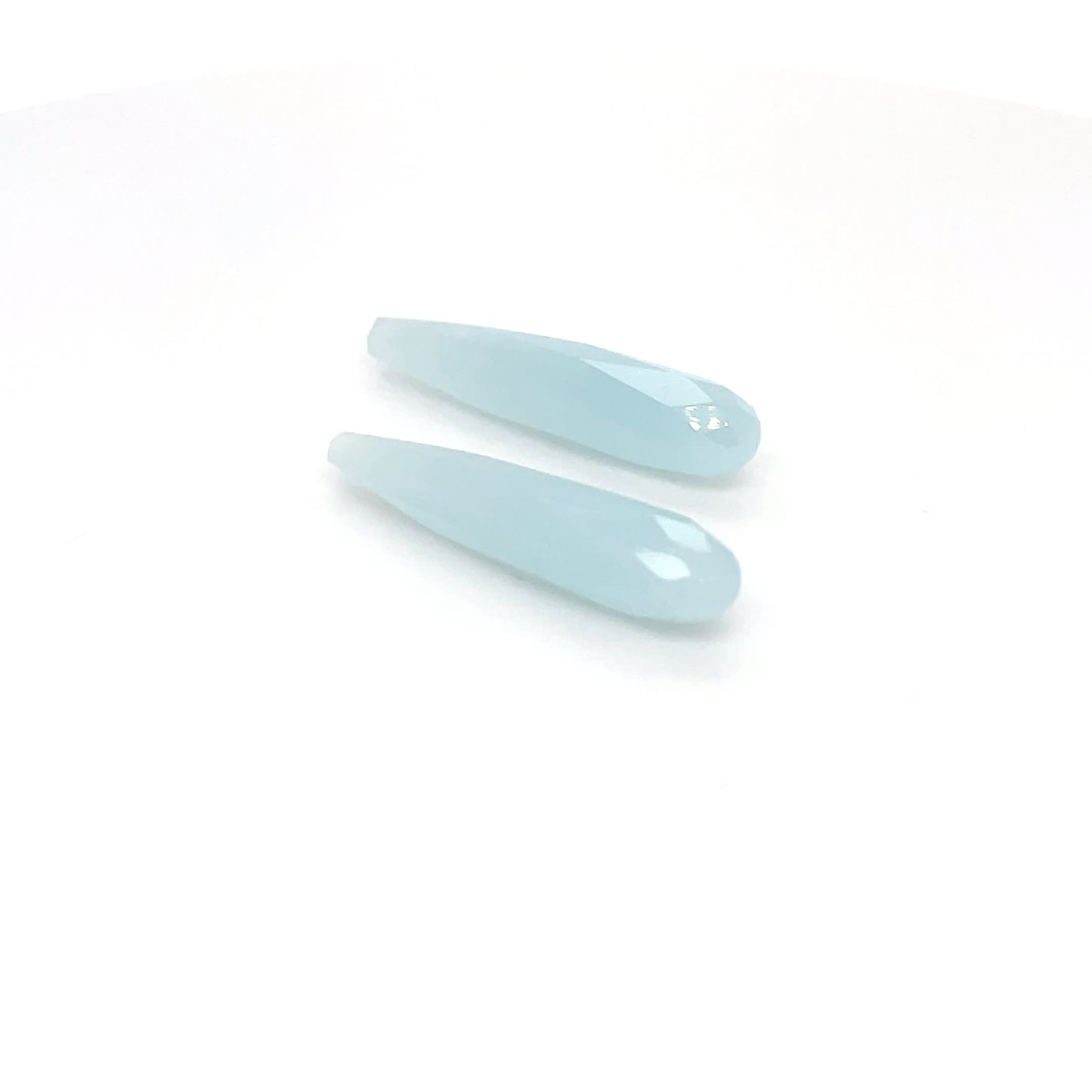 Aquamarin 27.1x5.9x5.9 mm 13.35 ct