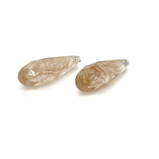 Rutilquarz 21.5x6.8x6.8 mm 13.59 ct