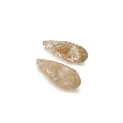 Rutilquarz 21.5x6.8x6.8 mm 13.59 ct