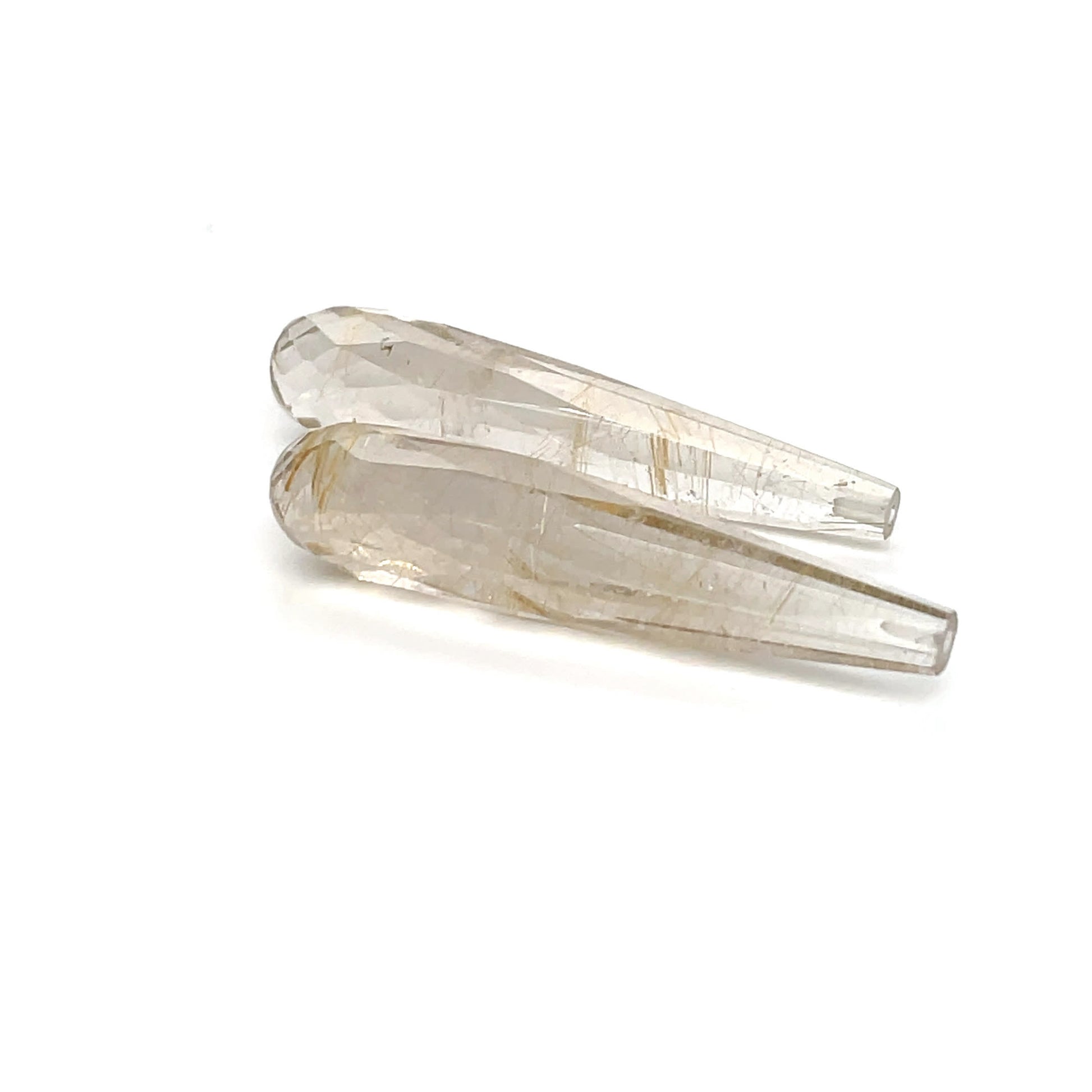 Rutilquarz 34.6x7.5x7.5 mm 26.97 ct