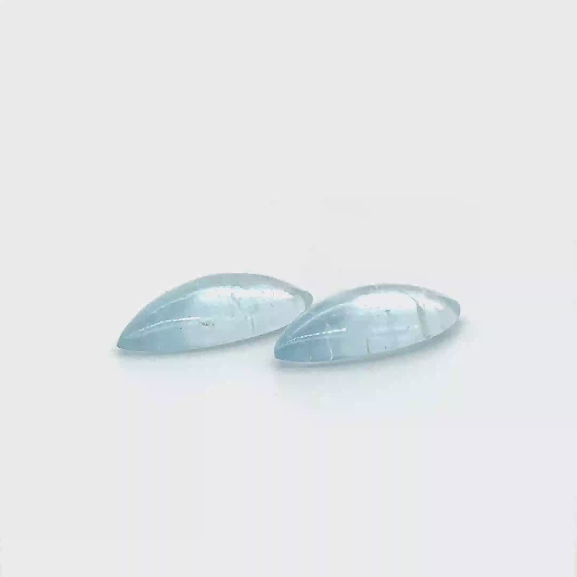 Aquamarin 22.5x9.6x5.1 mm 18.47 ct