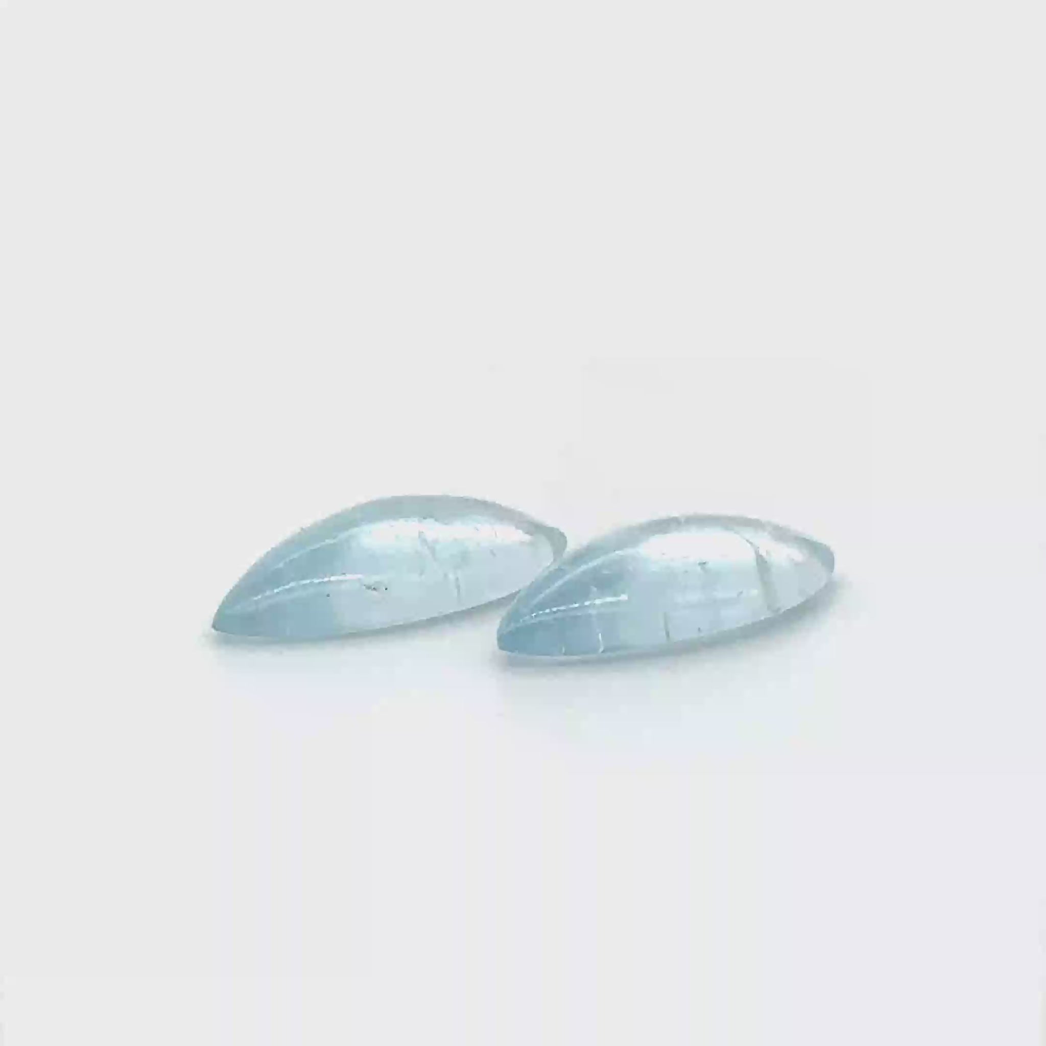Aquamarin 22.5x9.6x5.1 mm 18.47 ct