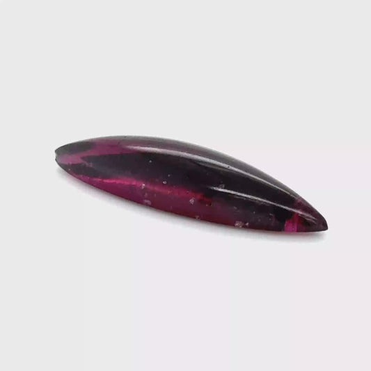 Granat Rhodolith 27.9x7.5x5.1 mm 10.91 ct