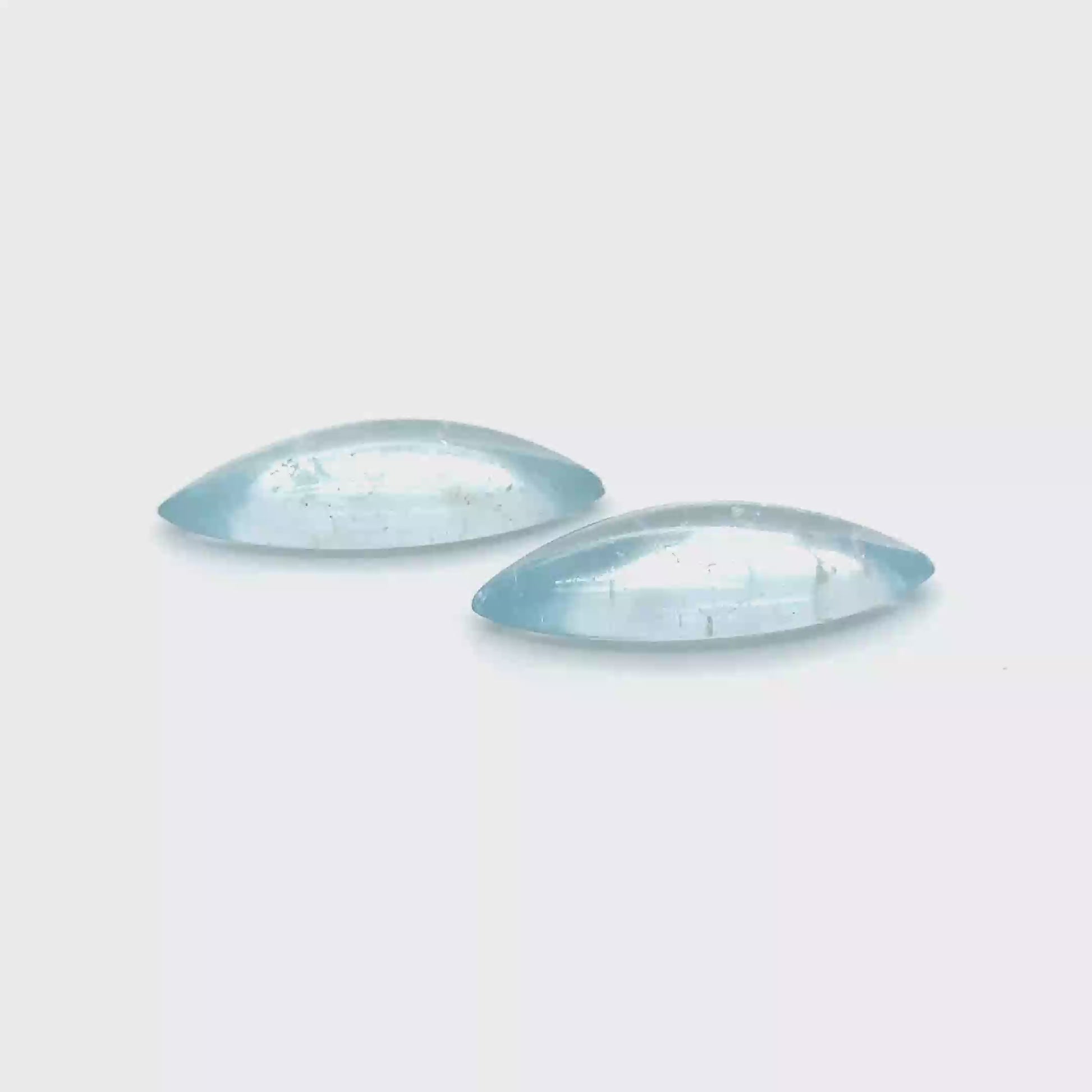 Aquamarin 22.5x9.6x5.1 mm 18.47 ct