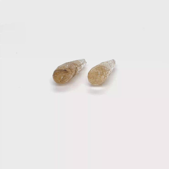 Rutilquarz 21x7.2x7.2 mm 13.86 ct
