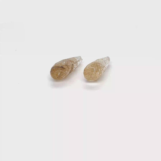 Rutilquarz 21x7.2x7.2 mm 13.86 ct