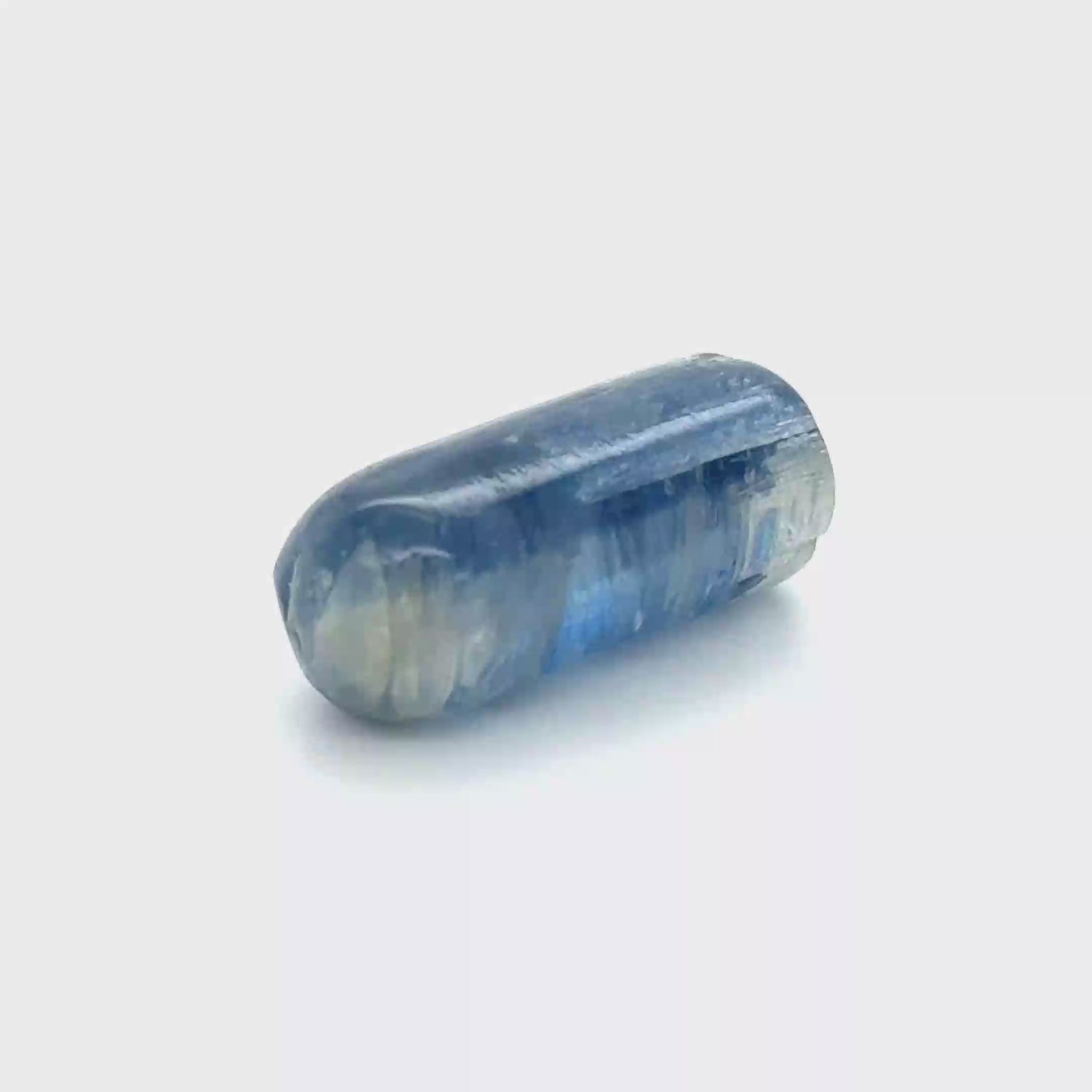 Kyanit 8.6x8.6x19.8 mm 19.29 ct
